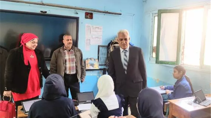 مدير تعليم القاهرة يتابع إمتحانات اولي ثانوي بمدارس المرج