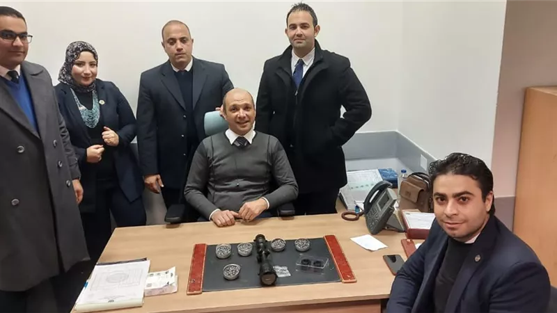 ضبط راكب بحوزته منظار يتم تركيبه علي سلاح ناري و١٠٥٠ طلق رش