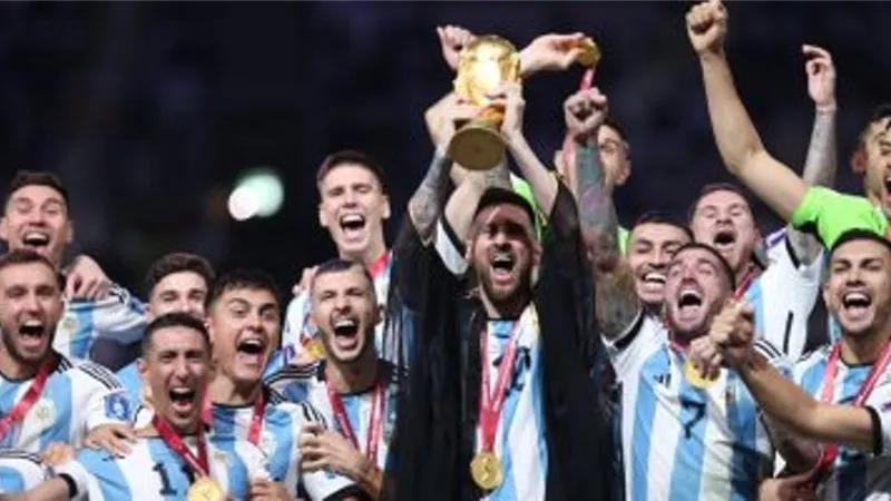 فيفا يفتح تحقيقا مع الأرجنتين بسبب حفل توزيع جوائز مونديال قطر