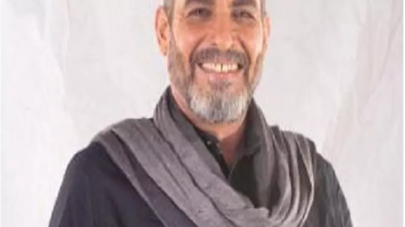 أحمد عبد العزيز يبدأ بروفات مسرحية 