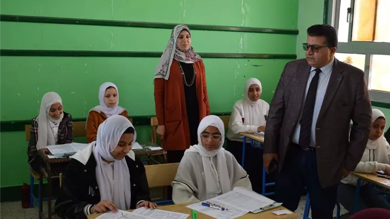 مدير تعليم جنوب سيناء يتابع مدرسة السيدة خديجة الإعدادية بنات