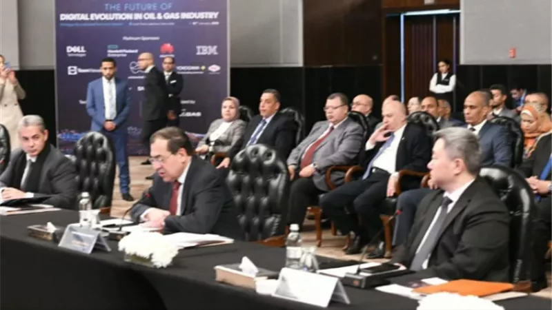 «طارق الملا»: تنفيذ 70 مشروعا رقميا بقطاع البترول لتحقيق الاستدامة