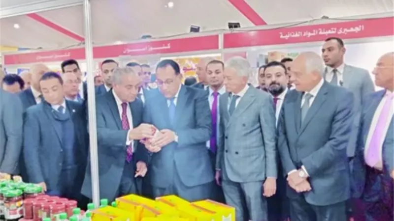بتخفيضات من 15 لـ 50%.. رئيس الوزراء يتفقد أجنحة معرض «أهلا رمضان» بالجيزة