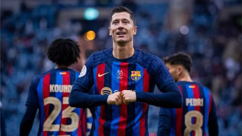 ليفاندوفسكي يقود هجوم برشلونة ضد ريال مدريد فى السوبر الاسبانى