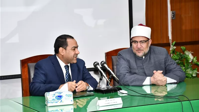 رئيس الجهاز المركزي للتنظيم والإدارة يسلم الاوقاف نتيجة الأئمة 20