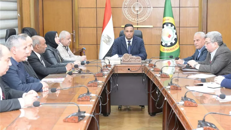 محافظ الدقهلية يتابع ملفات التقنين والتصالح