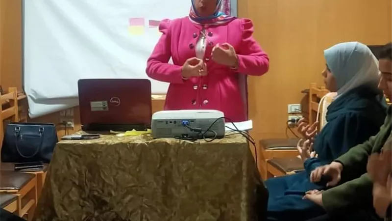 جامعة سوهاج تنظم ورشة عمل عن المصطلحات الطبية بلغة الإشارة..صور