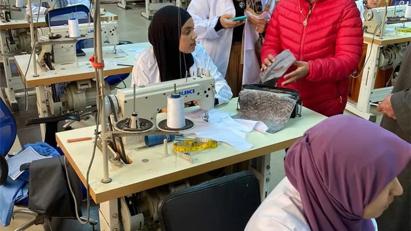 القوى العاملة تتختم البرنامج التدريبى على التفصيل والحياكة