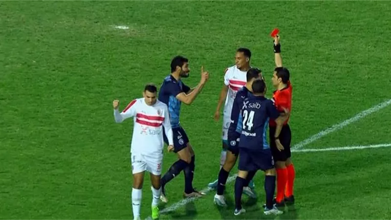 شاهد.. لحظة طرد علي جبر من مباراة بيراميدز والزمالك
