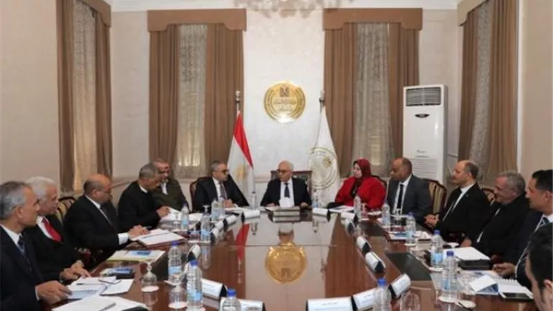 وزير التربية والتعليم يعقد اجتماعًا لمناقشة تفعيل مجموعات الدعم