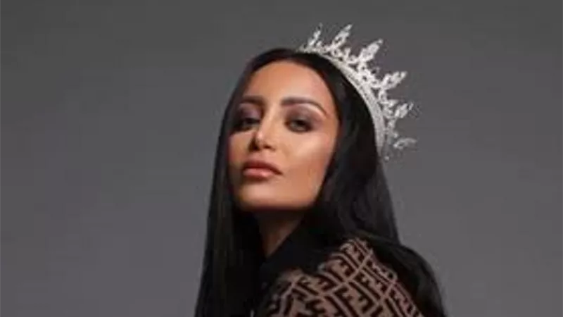 من هى موني هلال التى اثارت الجدل برفقة عمرو دياب!