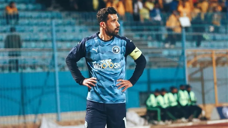 بيراميدز يلمح لامكانية رحيل عبد الله السعيد إلى الزمالك