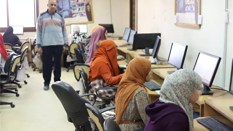 اختبار ١٢٠ باحثا بمركز التحول الرقمي بجامعة جنوب الوادي