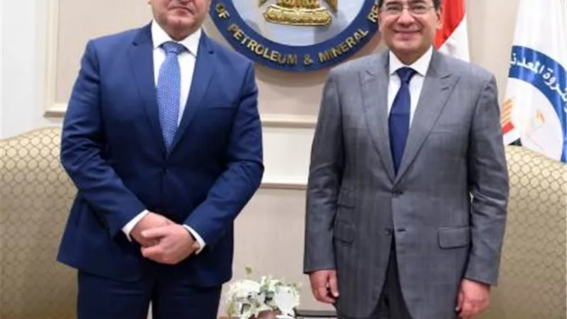 الملا يستعرض الفرص الاستثماريةالمتاحة بـ