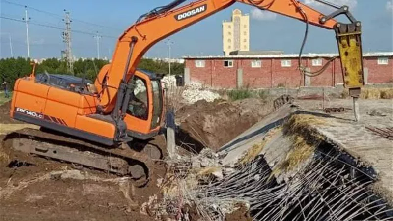 ازالة تعديات علي رافد الطريق الدولي بلطيم كفرالشيخ