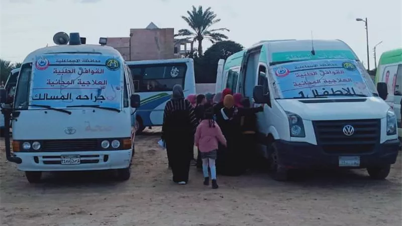 صحة الإسماعيلية تعالج 1378 حالة في قافلة طبية بكسفريت