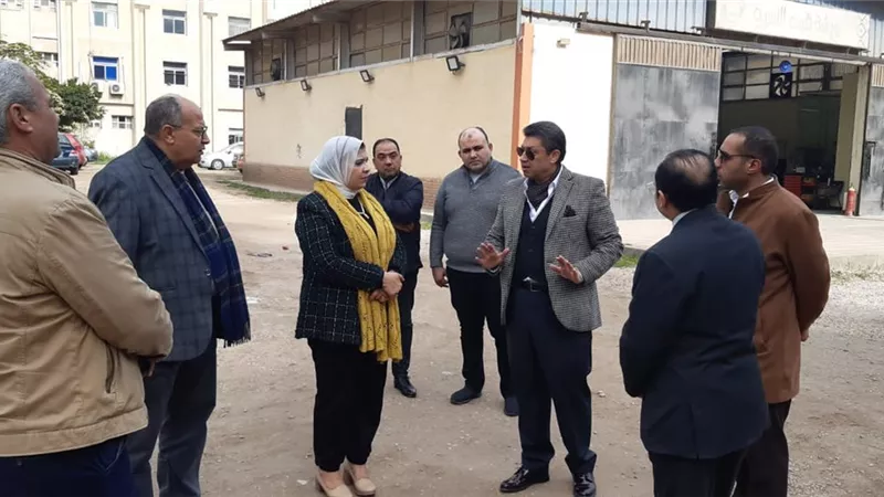 رئيس جامعة دمياط يتفقد المنشآت والمعامل والورش بالجامعة