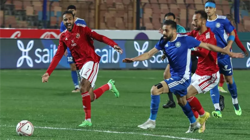 الأهلي يكتفي بثلاثية فى شباك سموحة بالشوط الأول