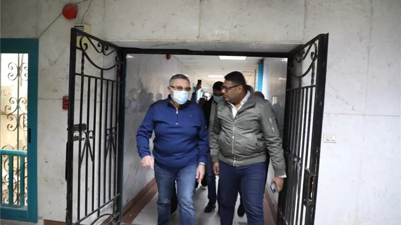 في زيارة مفاجئة محافظ البحر الأحمر يتفقد المستشفى العام بالغردقة