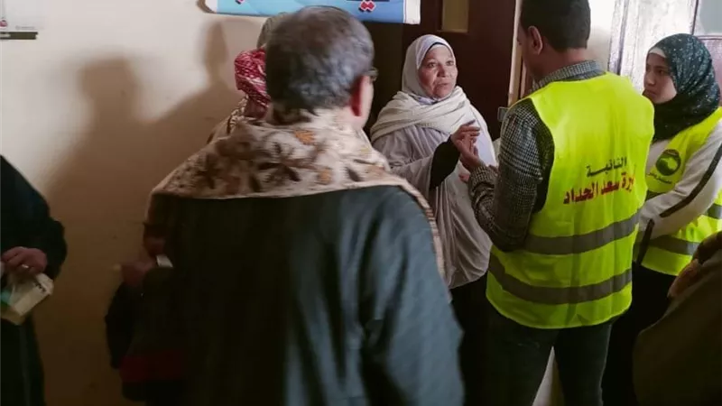 الكشف على ١٨٢١حالة في قافلة مستقبل وطن الطبية بديرمواس بالمنيا