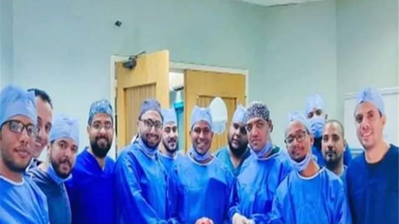 استخراج ورم يزن 4 كيلو بالخصية اليسرى لطفل بمستشفى قنا الجامعي