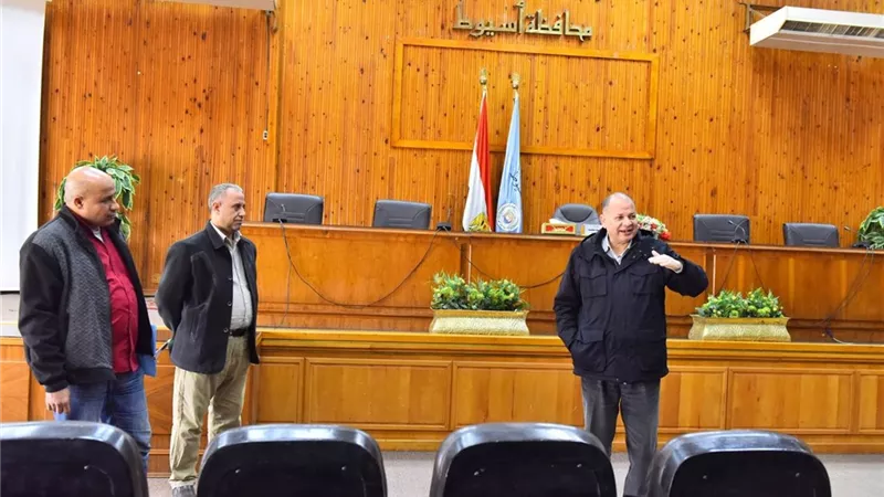 محافظ أسيوط يلتقى147من العاملين بالصناديق المثبتين على موازنة الدولة
