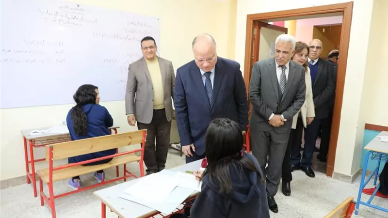 محافظ القاهرة ومدير المديرية في لجان الإعدادية