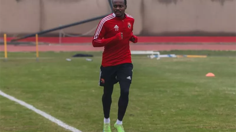 الأهلي يستعيد خدمات بيرسي تاو قبل مواجهة الزمالك بالدوري