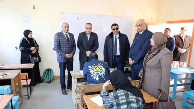محافظ الشرقية ووكيل وزارة التعليم في لجان الإعدادية بالقرين