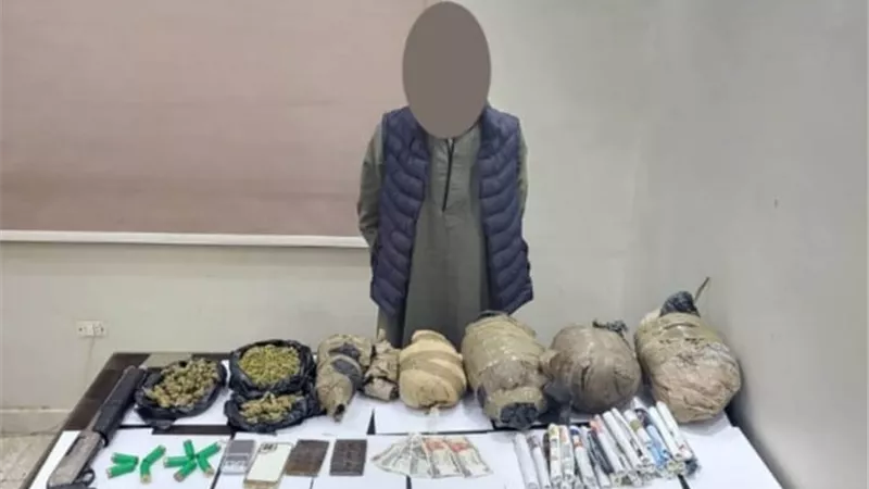 ضبط شخص بـ مخدرات وسلاح في الأقصر