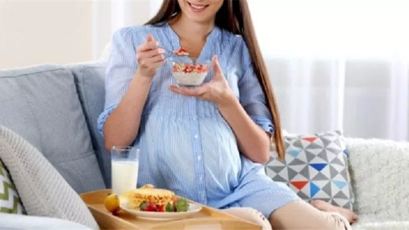 أهم الأطعمة المسموحة والممنوعة في الشهر التاسع من الحمل