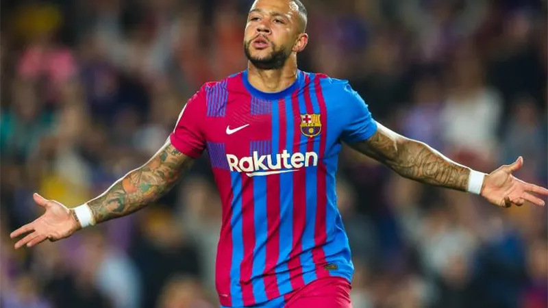 برشلونة يضع سيناريو جديد لرحيل الهولندي ممفيس ديباي