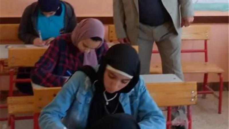 تفاصيل جولة قيادات الإدارة التعليمية فى لجان امتحانات بدر.. صور