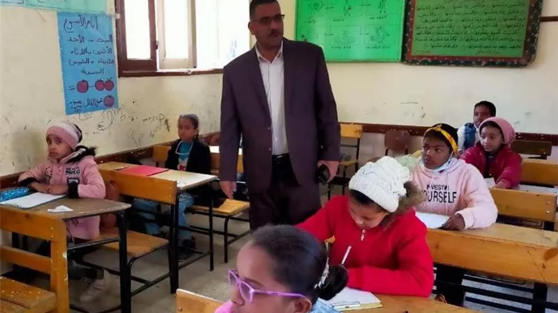 مدير عام ادارة قنا يواصل متابعة امتحانات الفصل الدراسي الأول