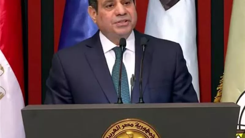 الرئيس السيسي يتفقد الكلية الحربية فجر اليوم