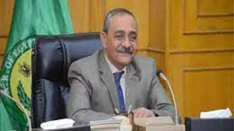 محافظ الإسماعيلية يناقش خطة الرصف والإنارة بالقنطرة شرق