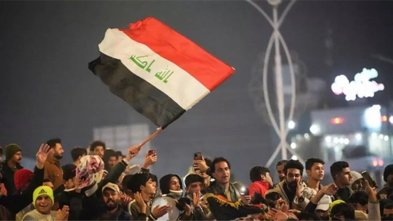 أنباء عن وفاة مشجع.. الجماهير العراقية تزحف لملعب نهائي خليجي 25