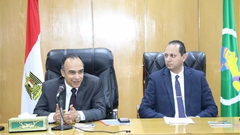 نائب محافظ المنيا يناقش الخطة لمواجهه الأزمات الناتجة عن السيول