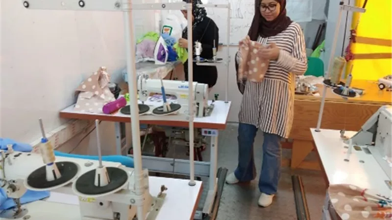 القوى العاملة تتابع تدريب بالوحدة المتنقلة للفتيات بالبحر الأحمر