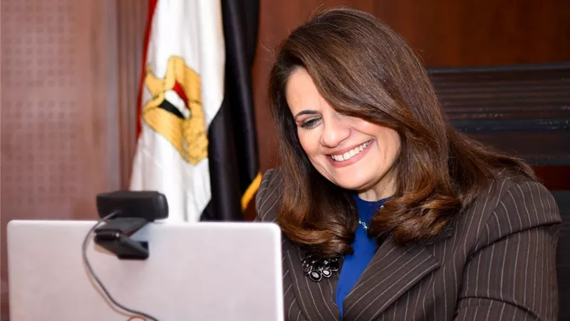 وزيرة الهجرة تلتقي عددا من أبناء الجالية المصرية في البحرين وقطر