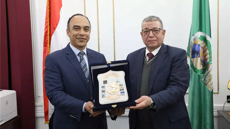 نائب محافظ المنيا يكرم رئيسي مركزي مغاغة وأبوقرقاص