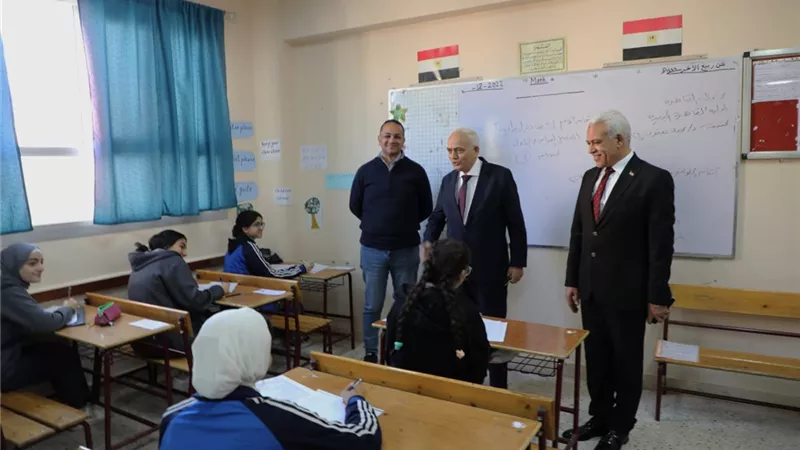 وزير التربية والتعليم يتفقد لجان الإعدادية بالقاهرة الجديدة..صور