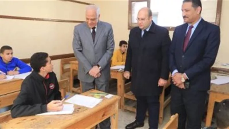 محافظ الجيزة يتفقد لجان أمتحانات الشهادة الأعدادية