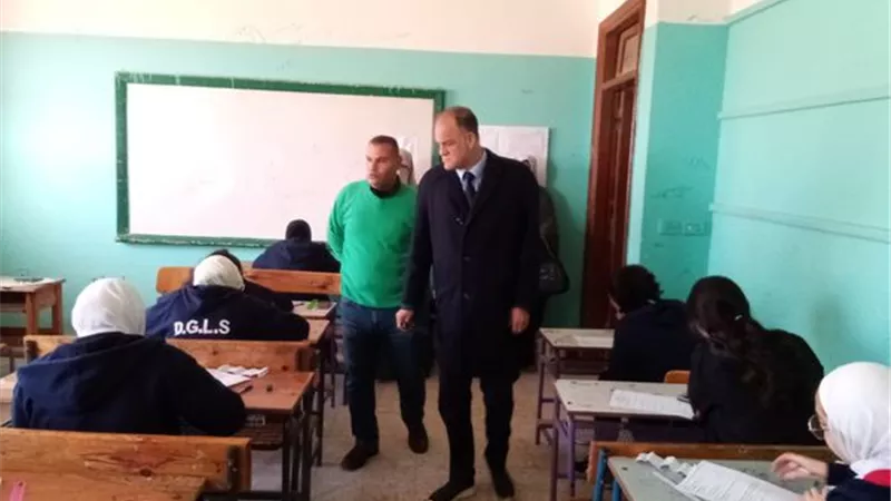 مدير تعليم الإسماعيلية يتفقد امتحانات الإعدادية بابوصوير والقنطرة