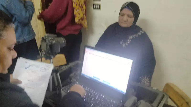 قومي المرأة بأسيوط يستخرج ١٢٧ بطاقة رقم قومي للسيدات بالمجان