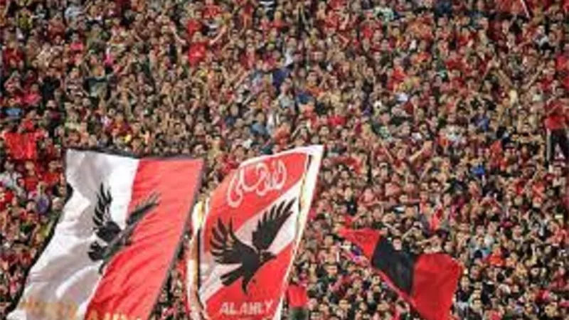نجوم رحلوا والبعض حاضرون يشجعان النادى الاهلى
