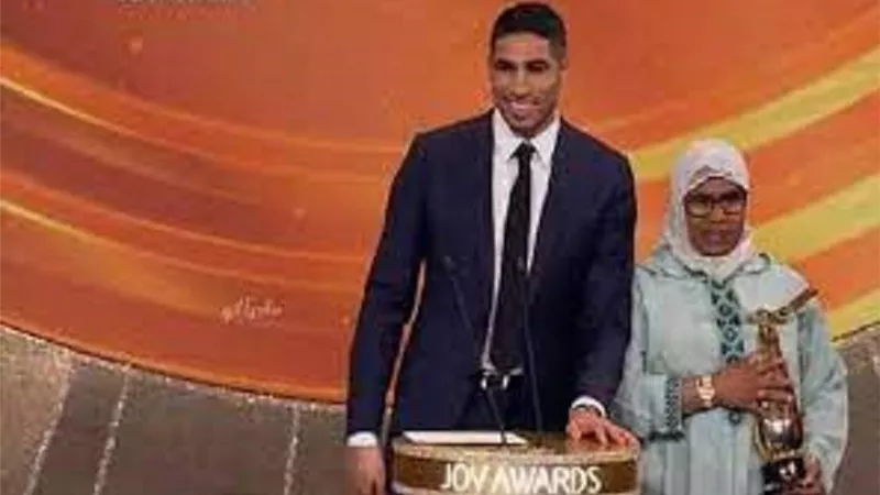 اللاعب أشرف حكيمي بجائزة أفضل رياضي لعام 2022