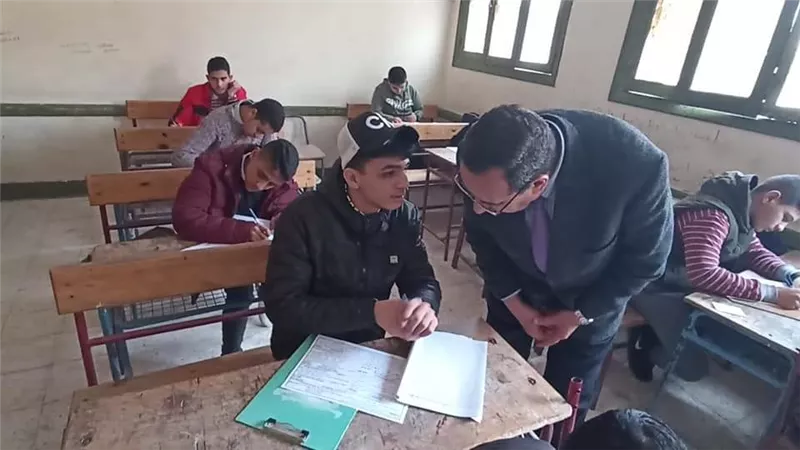 محافظ شمال سيناء يتابع امتحانات الشهادة الاعدادية
