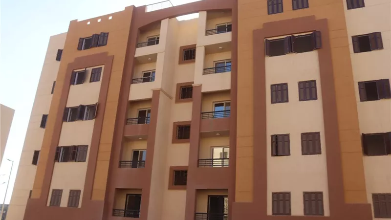 مسئولو الإسكان يتفقدون وحدات سكن لكل المصريين بالعاشر من رمضان