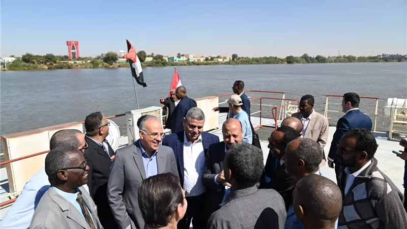 وزير الري يتفقد محطة قياس تصرفات الخرطوم على النيل الازرق